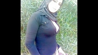 Amatir Berjilbab Dengan Wanita Turki, Arab, Dan Asia Dalam Seri Foto Baru